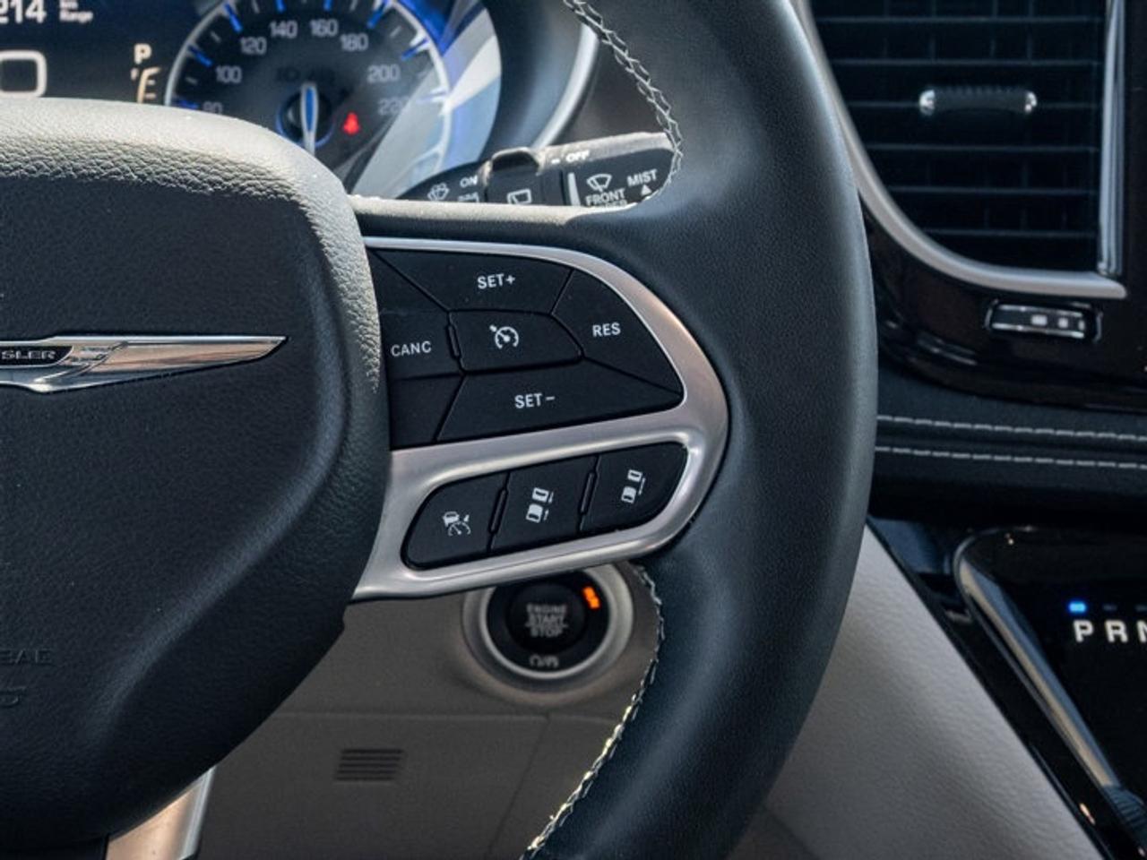 2023 Chrysler Pacifica Touring L Photo