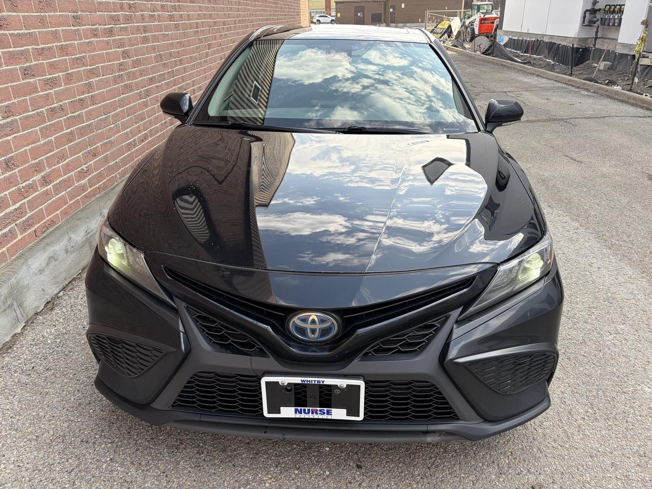 2022 Toyota Camry HYBRID SE Photo