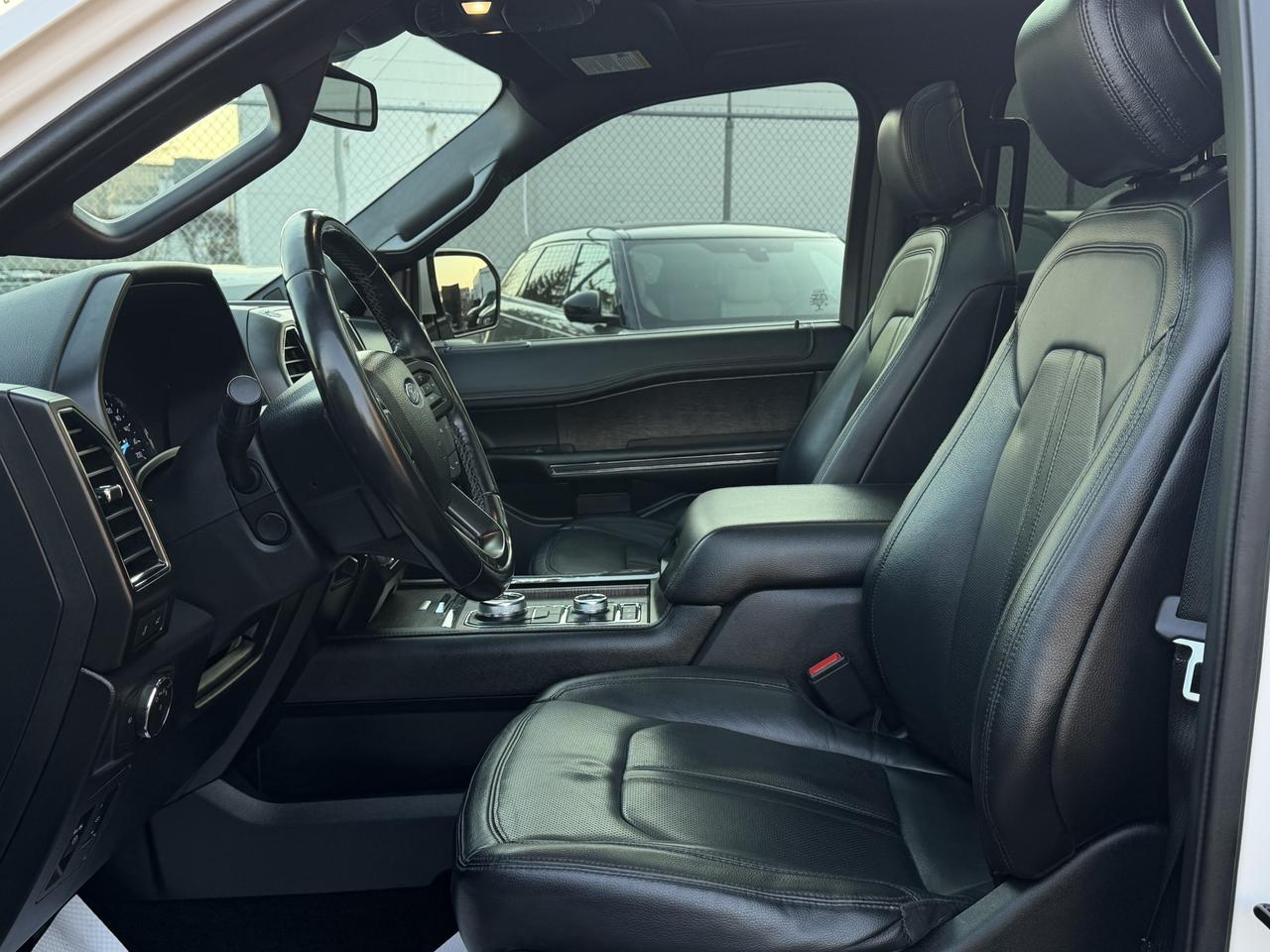 2018 Ford Expedition Limited Max 4X4|8PASS|SUNROOF| Photo4