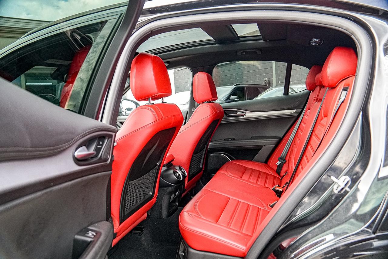2022 Alfa Romeo Stelvio Veloce AWD | ONE OWNER | NO ACCIDENT | NAVI | CAM Photo