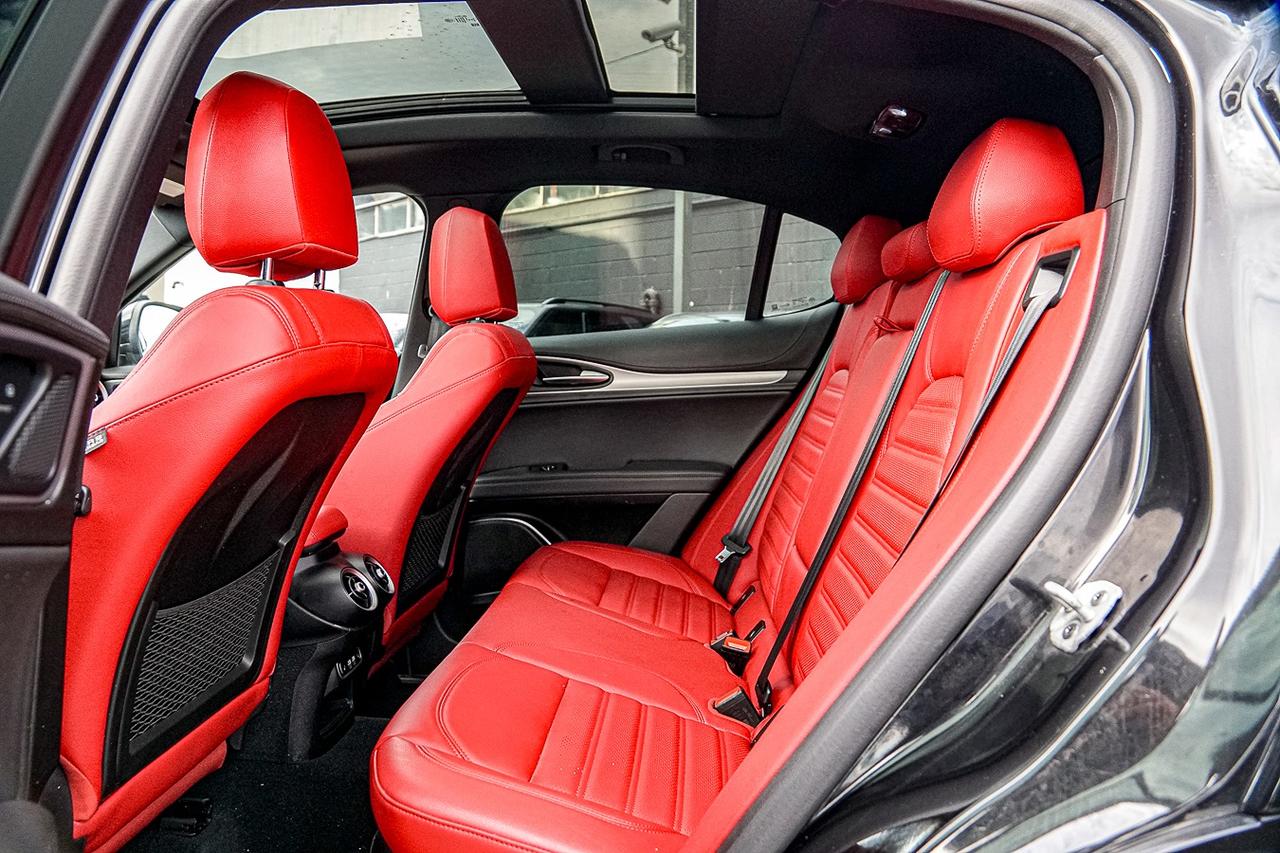 2022 Alfa Romeo Stelvio Veloce AWD | ONE OWNER | NO ACCIDENT | NAVI | CAM Photo