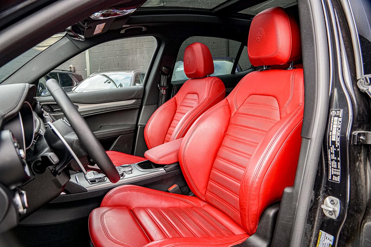 2022 Alfa Romeo Stelvio Veloce AWD | ONE OWNER | NO ACCIDENT | NAVI | CAM Photo