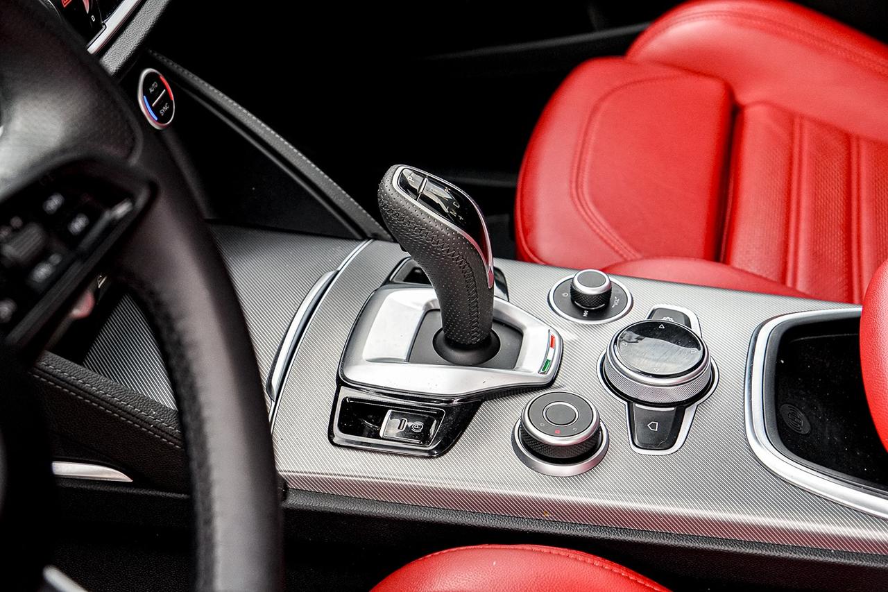2022 Alfa Romeo Stelvio Veloce AWD | ONE OWNER | NO ACCIDENT | NAVI | CAM Photo