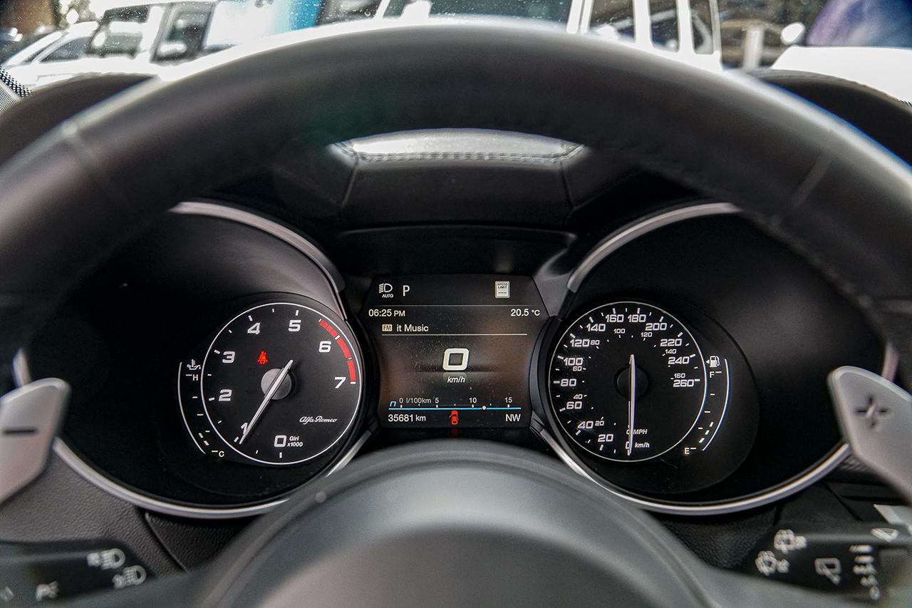 2022 Alfa Romeo Stelvio Veloce AWD | ONE OWNER | NO ACCIDENT | NAVI | CAM Photo