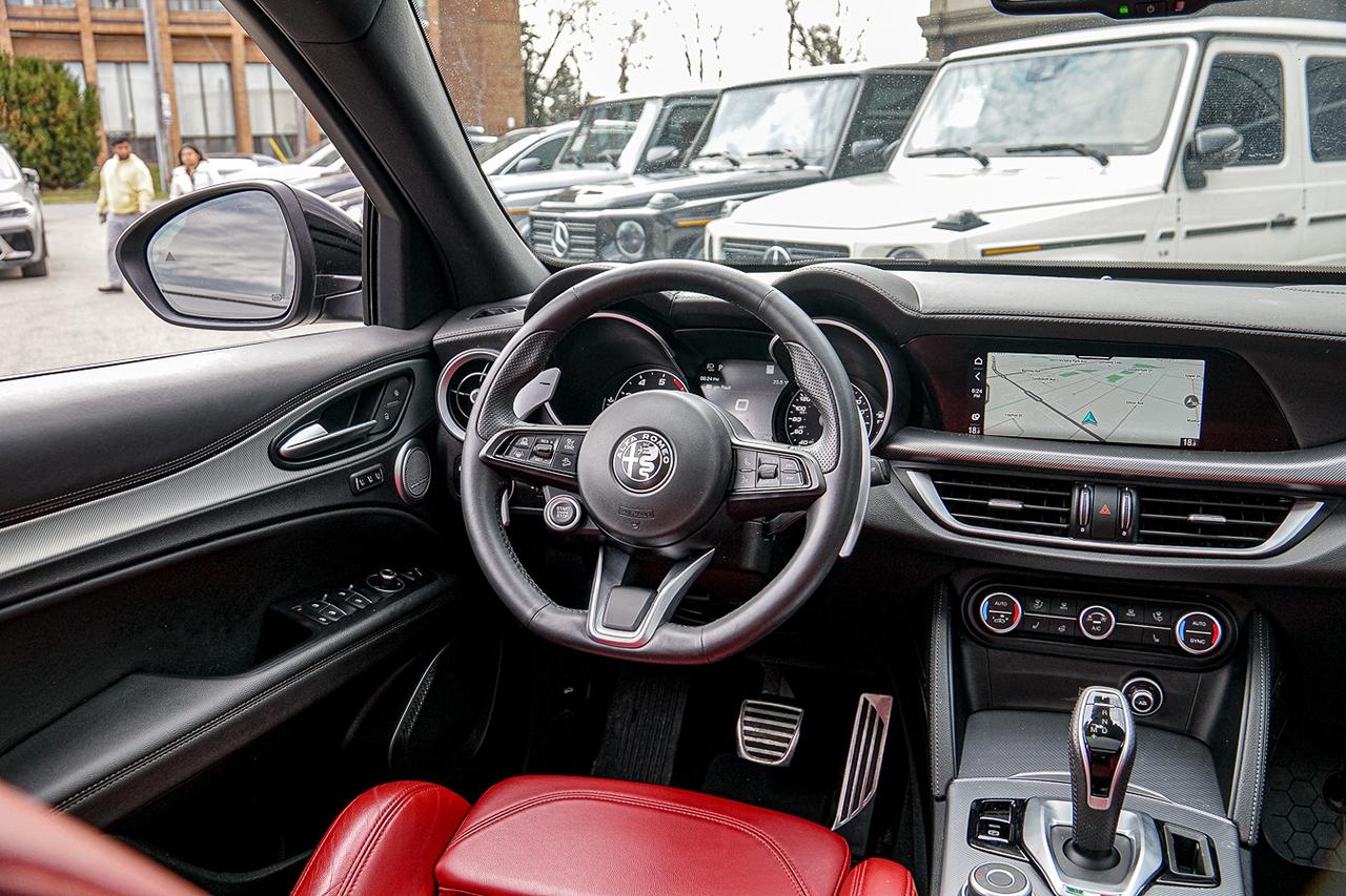 2022 Alfa Romeo Stelvio Veloce AWD | ONE OWNER | NO ACCIDENT | NAVI | CAM Photo
