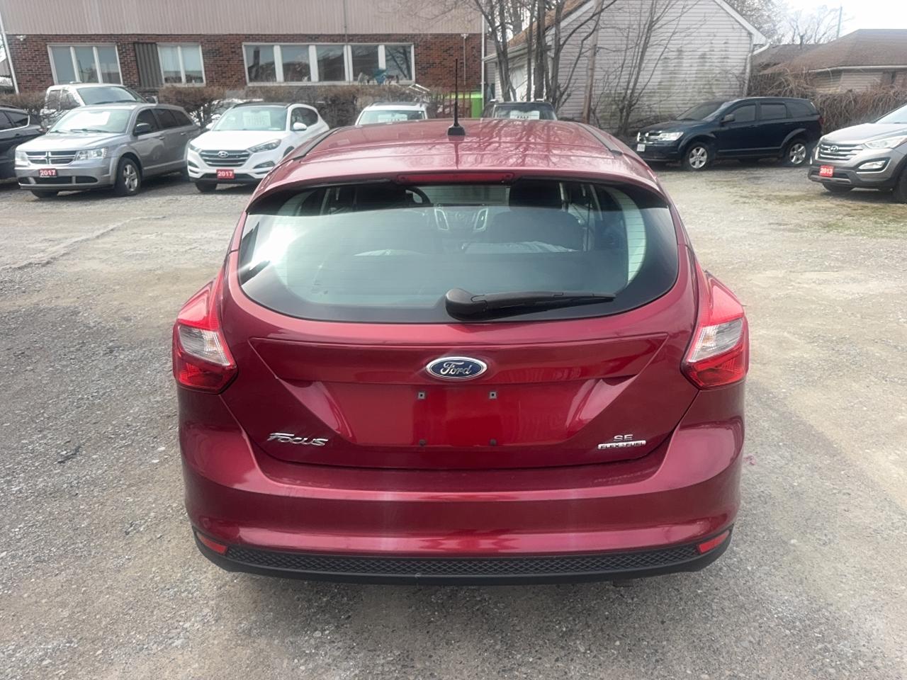2014 Ford Focus SE Photo3
