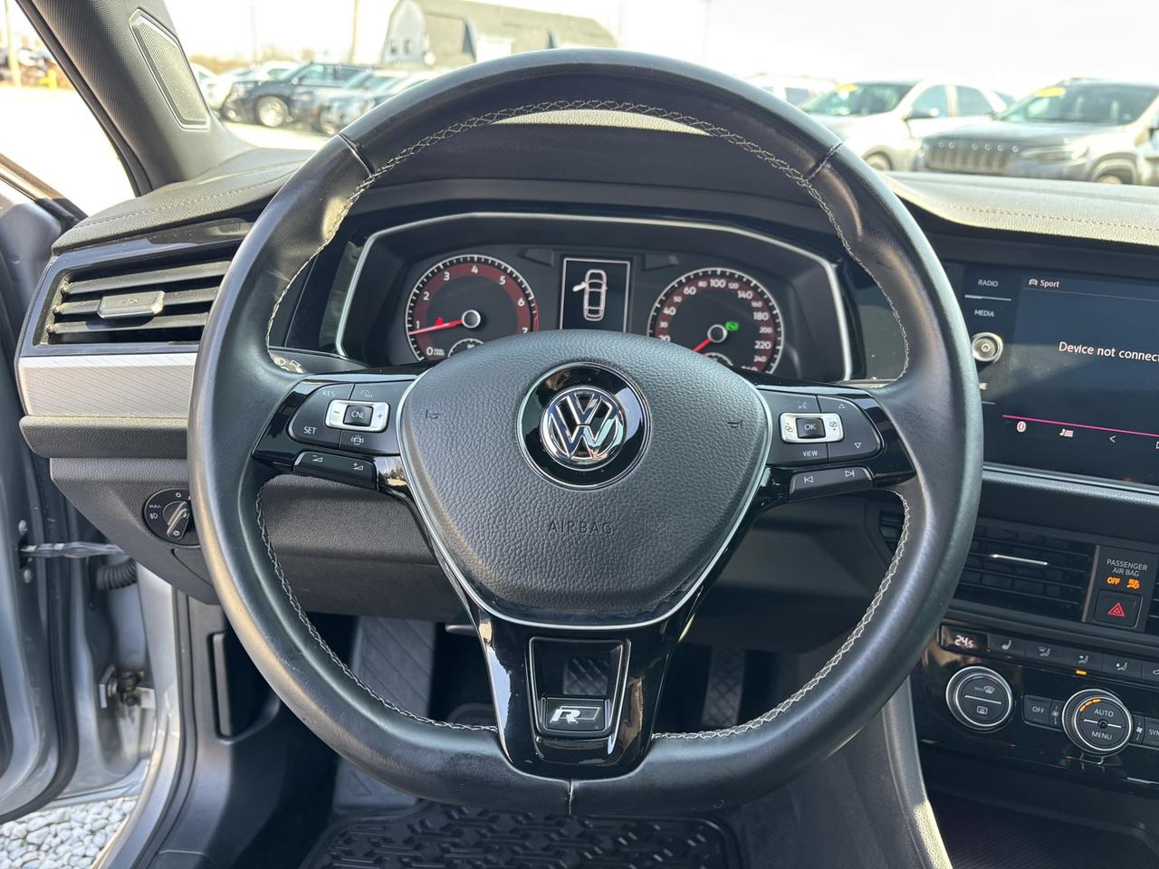 2019 Volkswagen Jetta HIGHLINE R line Photo