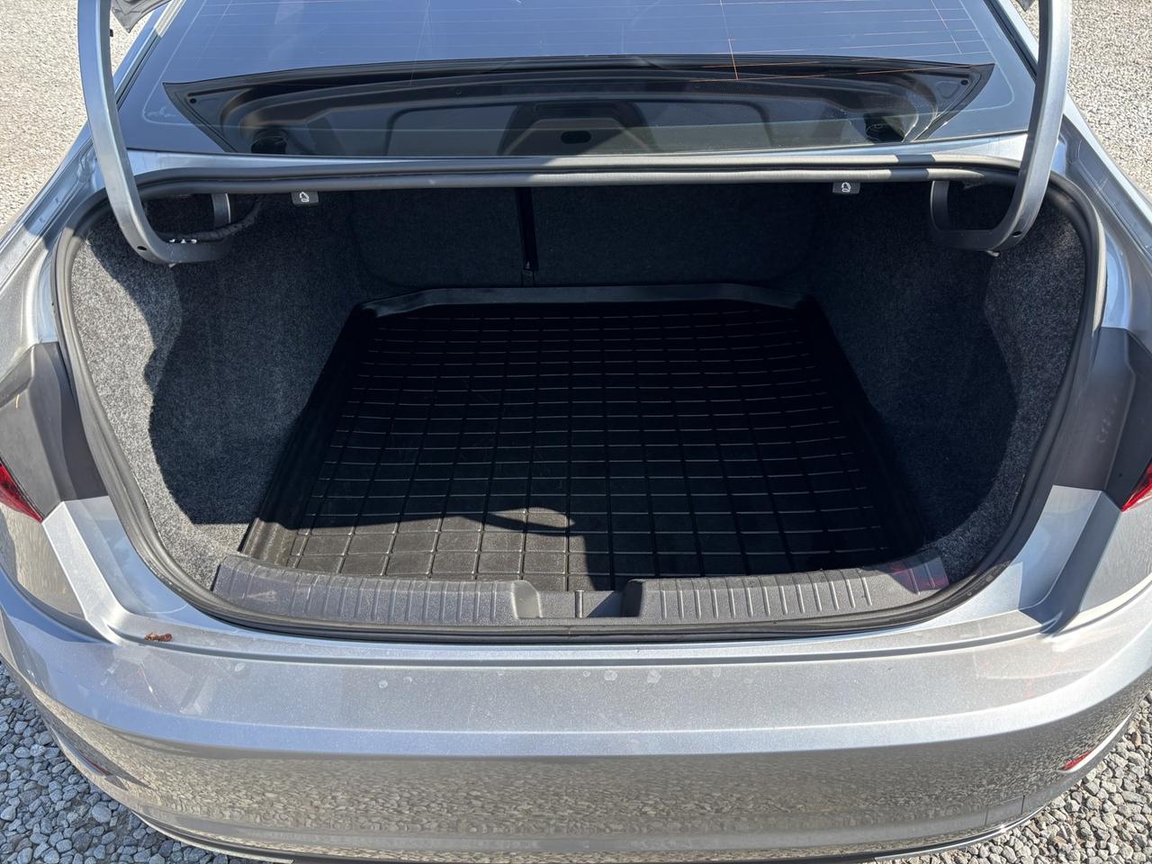 2019 Volkswagen Jetta HIGHLINE R line Photo