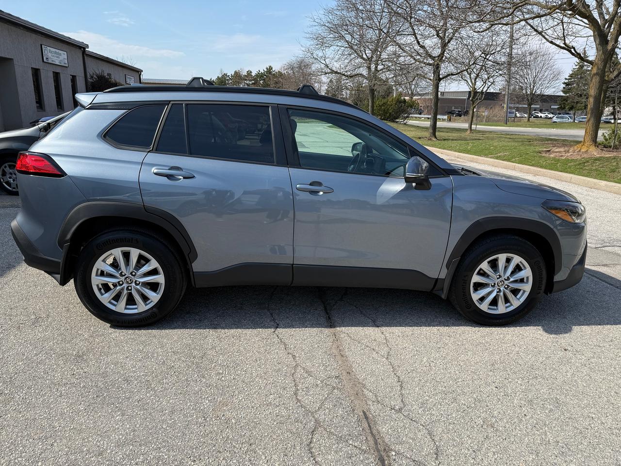 2023 Toyota Corolla Cross LE AWD,LOW MILEAGE,POWER SUNROOF,CERTIFIED ! Photo