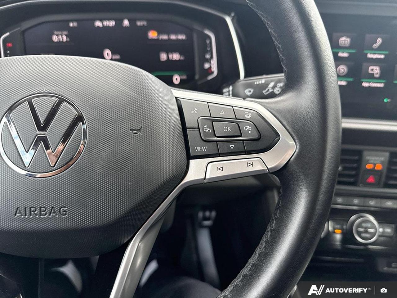2023 Volkswagen Jetta COMFORTLINE / NO ACCIDENTS / LEATHER / ROOF Photo