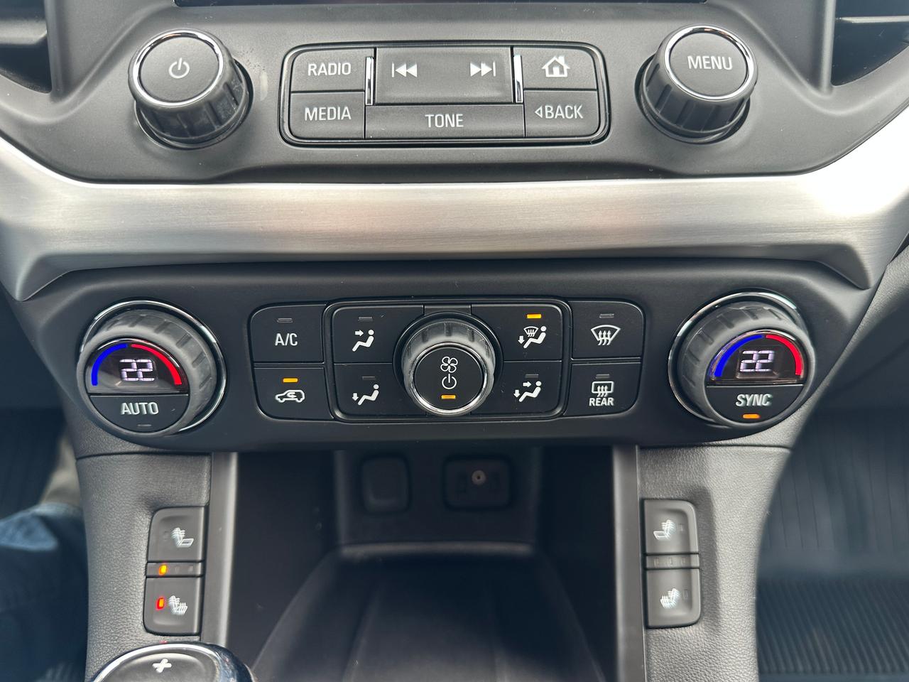 2019 GMC Acadia SLE AWD Sunroof HTD-Cloth CarPlay BackupCam BOSE Photo