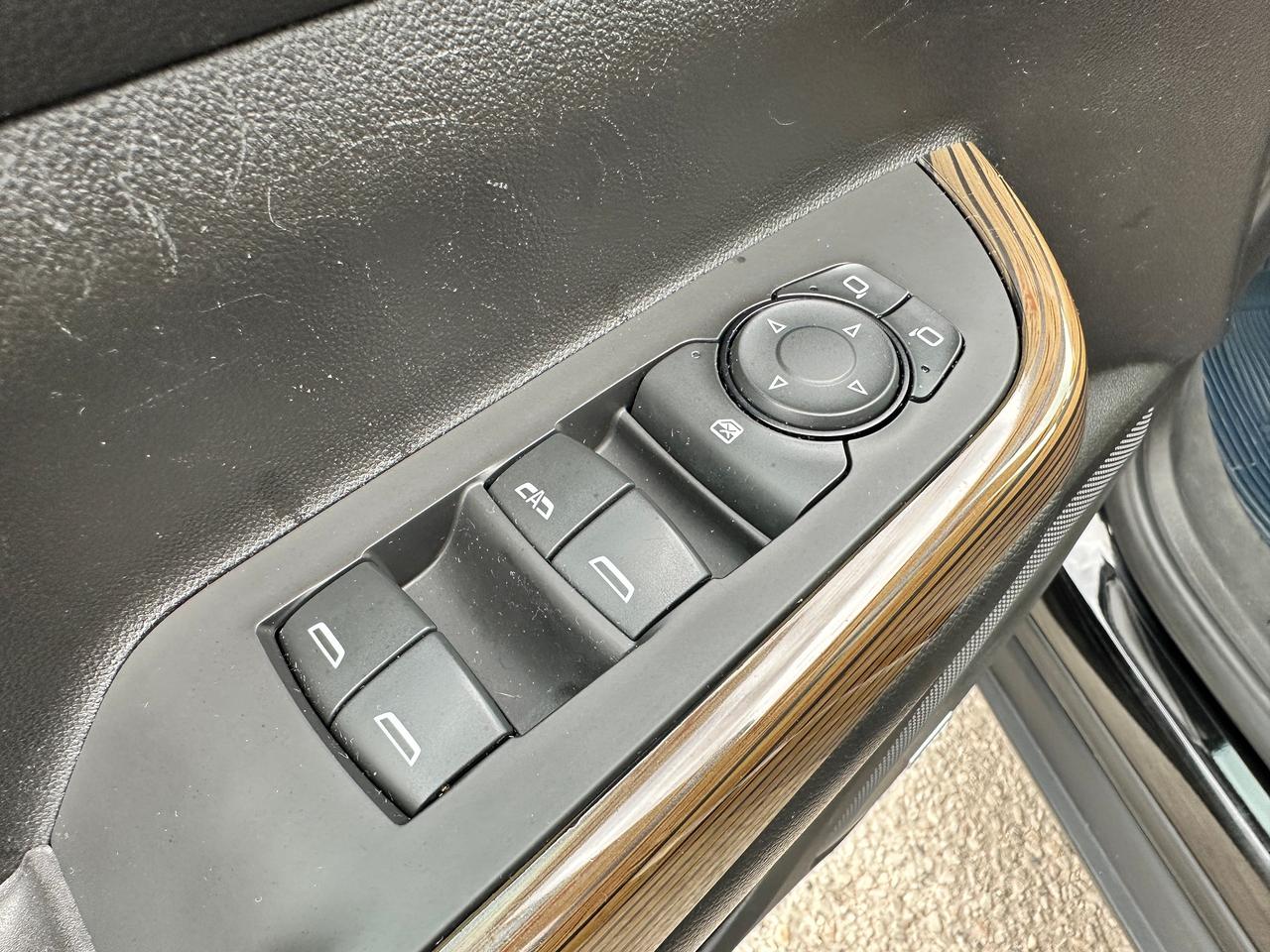 2019 GMC Acadia SLE AWD Sunroof HTD-Cloth CarPlay BackupCam BOSE Photo