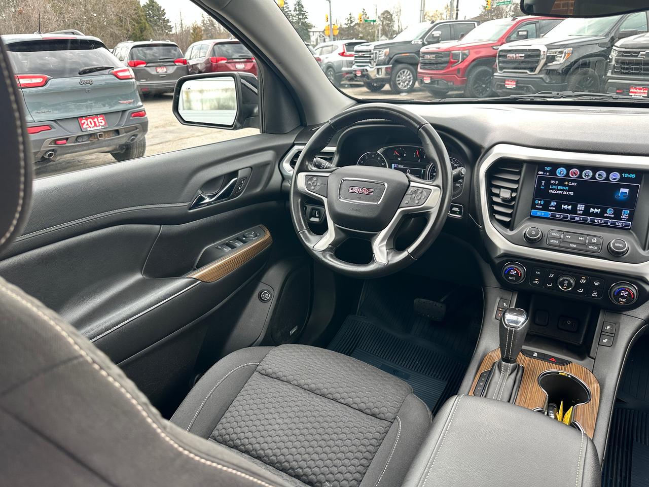 2019 GMC Acadia SLE AWD Sunroof HTD-Cloth CarPlay BackupCam BOSE Photo