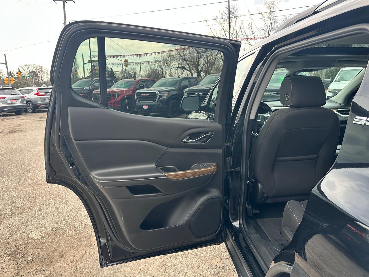 2019 GMC Acadia SLE AWD Sunroof HTD-Cloth CarPlay BackupCam BOSE Photo