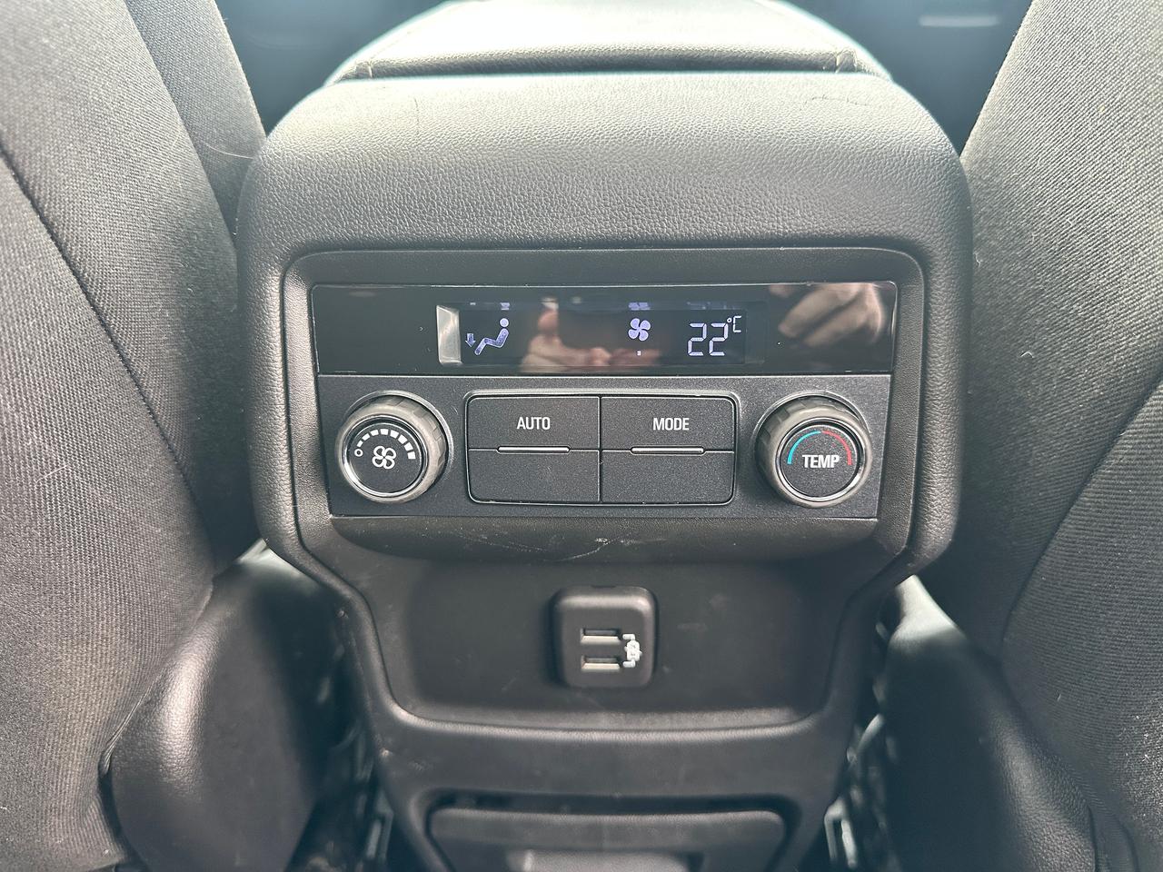2019 GMC Acadia SLE AWD Sunroof HTD-Cloth CarPlay BackupCam BOSE Photo
