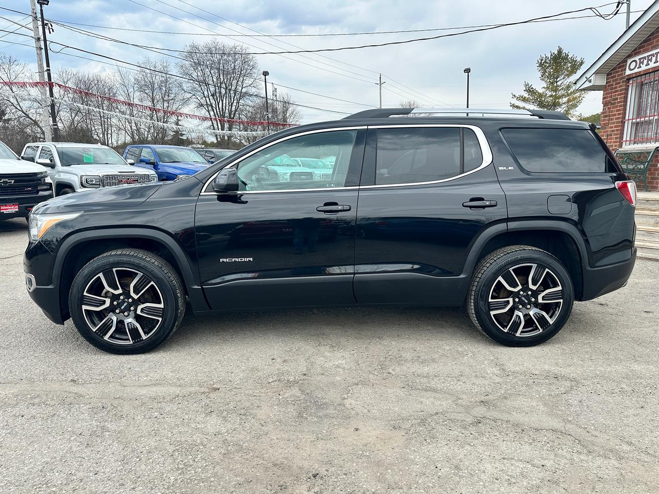 2019 GMC Acadia SLE AWD Sunroof HTD-Cloth CarPlay BackupCam BOSE Photo