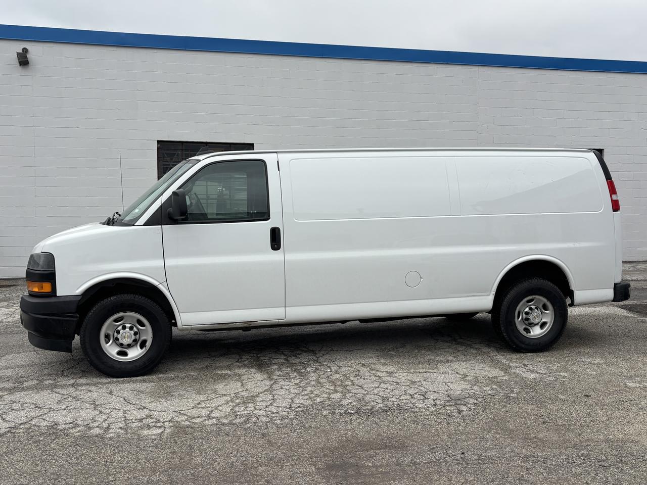 2022 Chevrolet Express Cargo Van RWD 2500 155" 5  PASSENGER - Photo #10