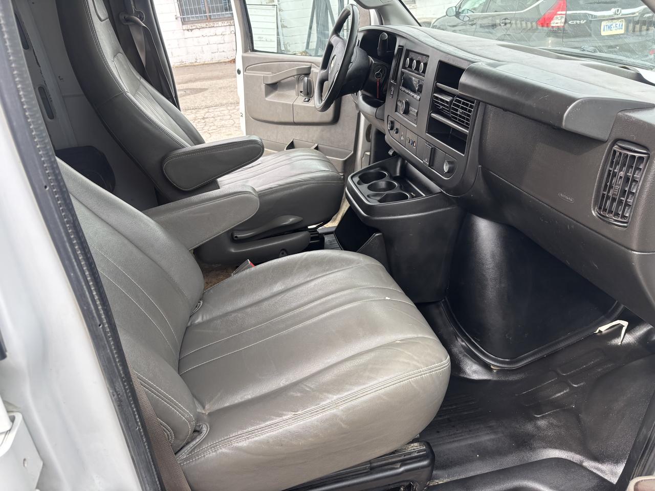 2022 Chevrolet Express Cargo Van RWD 2500 155" 5  PASSENGER Photo