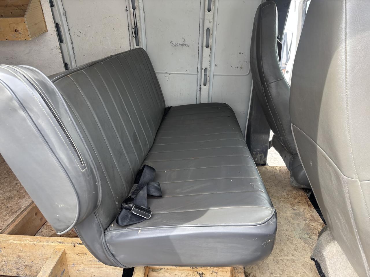2022 Chevrolet Express Cargo Van RWD 2500 155" 5  PASSENGER - Photo #2