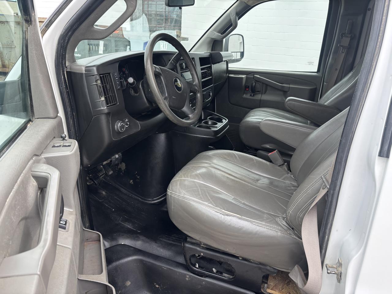 2022 Chevrolet Express Cargo Van RWD 2500 155" 5  PASSENGER - Photo #16