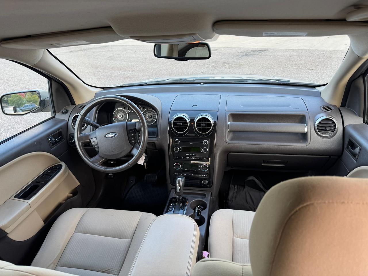 2008 Ford Taurus X SEL Photo