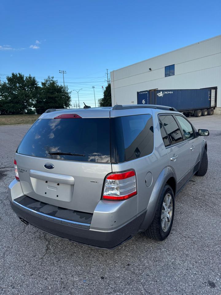2008 Ford Taurus X SEL Photo2