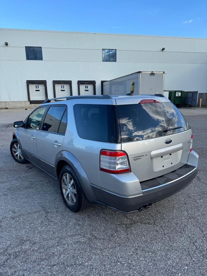 2008 Ford Taurus X SEL Photo
