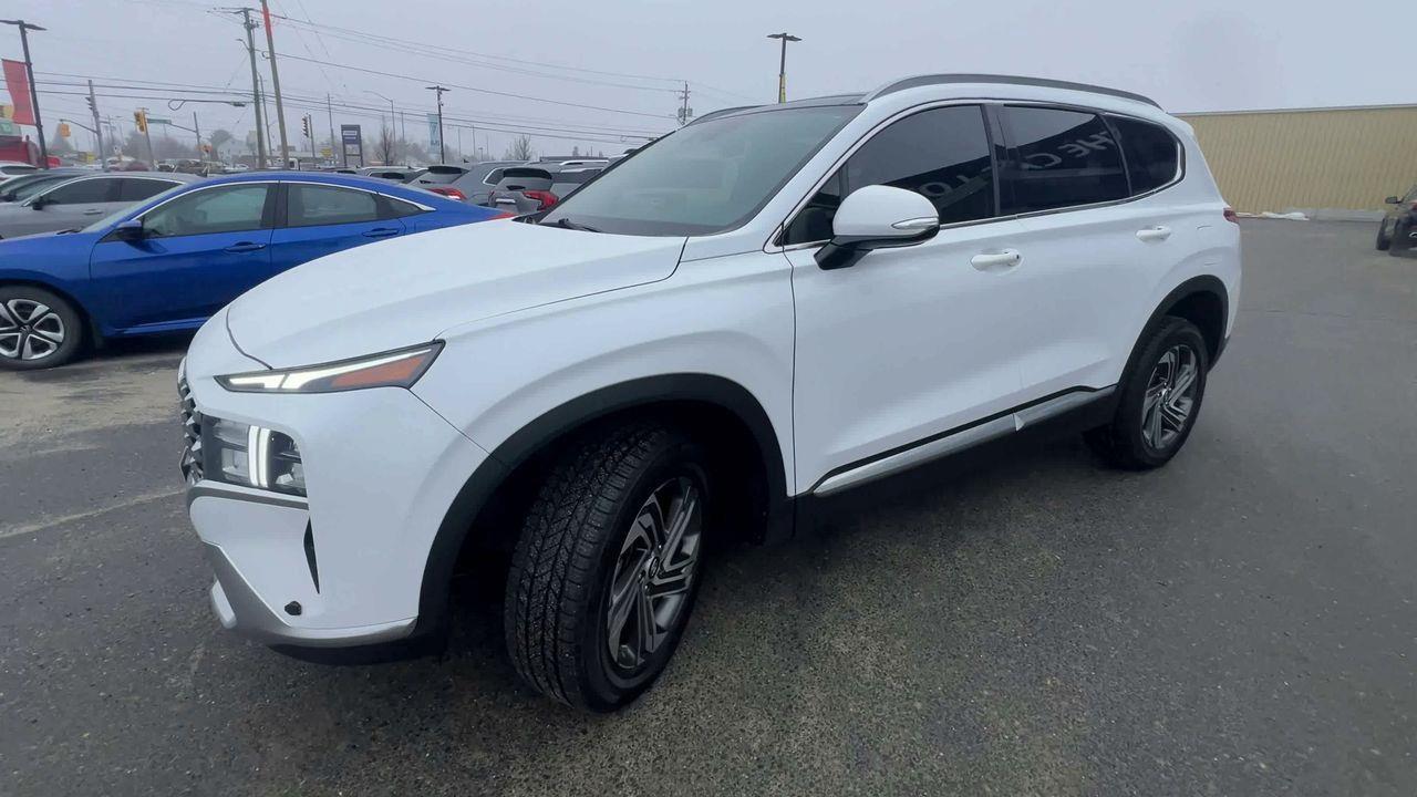2021 Hyundai Santa Fe Preferred w/Trend Package AWD, MOONROOF, HEATED STEERING WHEEL, HEATED LEATHER SEATS, BACK UP CAM, SIRIUS XM!! Photo