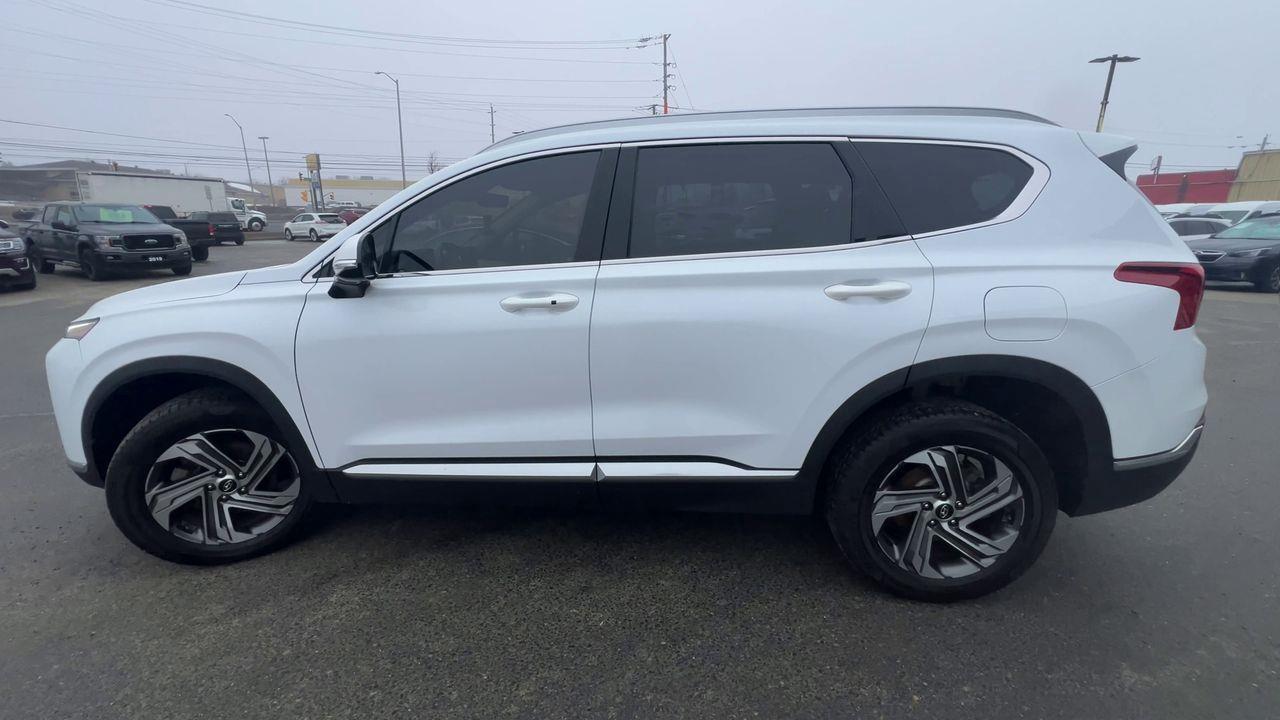 2021 Hyundai Santa Fe Preferred w/Trend Package AWD, MOONROOF, HEATED STEERING WHEEL, HEATED LEATHER SEATS, BACK UP CAM, SIRIUS XM!! Photo