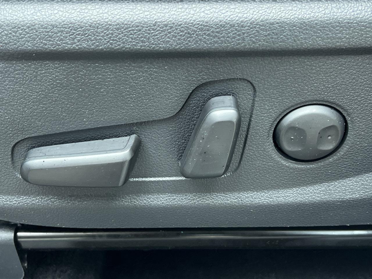 2021 Hyundai Santa Fe Preferred w/Trend Package AWD, MOONROOF, HEATED STEERING WHEEL, HEATED LEATHER SEATS, BACK UP CAM, SIRIUS XM!! Photo