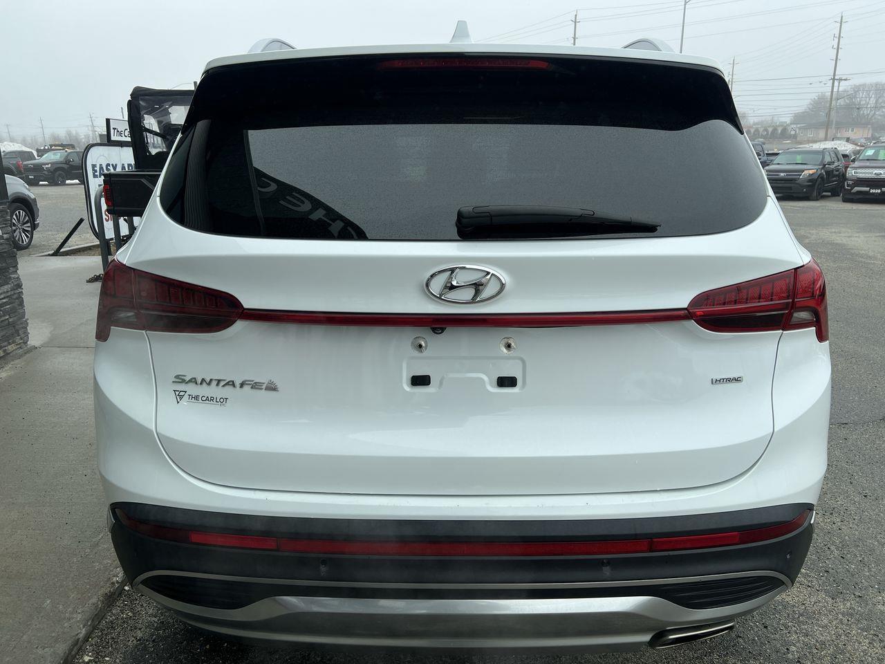 2021 Hyundai Santa Fe Preferred w/Trend Package AWD, MOONROOF, HEATED STEERING WHEEL, HEATED LEATHER SEATS, BACK UP CAM, SIRIUS XM!! Photo
