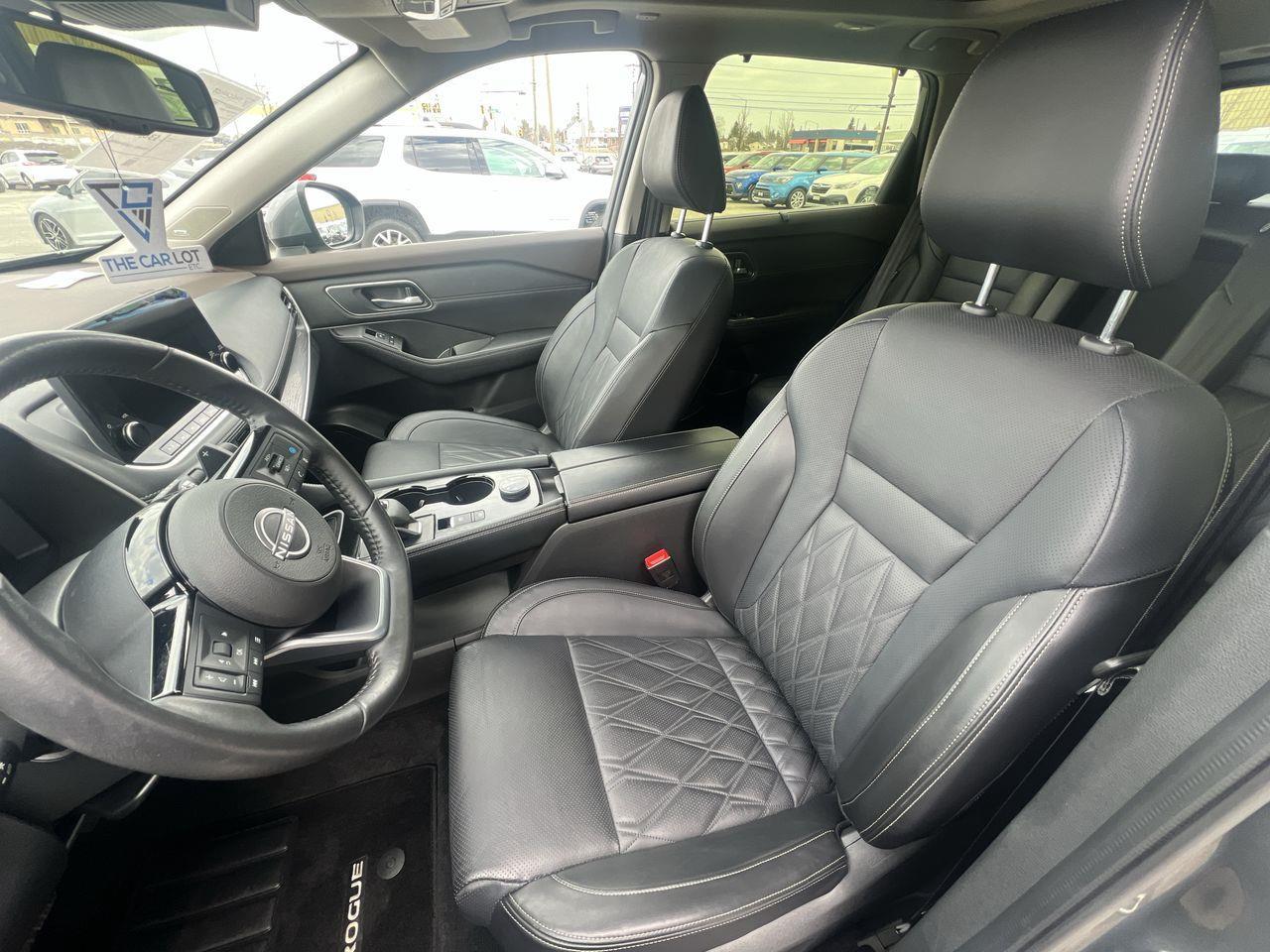 2023 Nissan Rogue Platinum AWD, MOONROOF, HEATED LEATHER SEATS, NAV, CRUISE CONTROL, POWER LIFTGATE, BACK UP CAM, REMOTE START! Photo