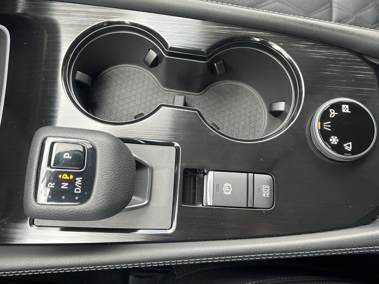 2023 Nissan Rogue Platinum AWD, MOONROOF, HEATED LEATHER SEATS, NAV, CRUISE CONTROL, POWER LIFTGATE, BACK UP CAM, REMOTE START! Photo
