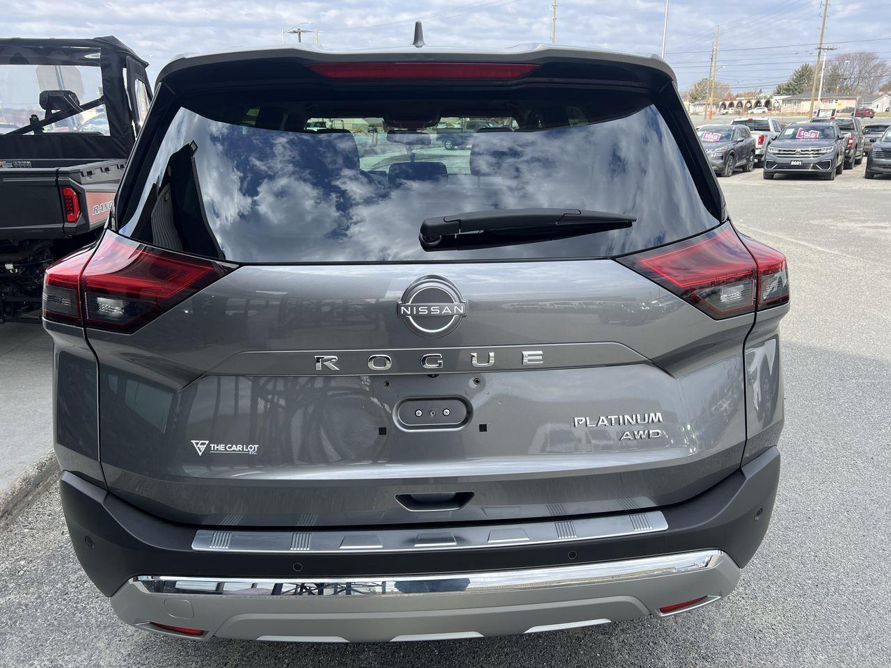 2023 Nissan Rogue Platinum AWD, MOONROOF, HEATED LEATHER SEATS, NAV, CRUISE CONTROL, POWER LIFTGATE, BACK UP CAM, REMOTE START! Photo