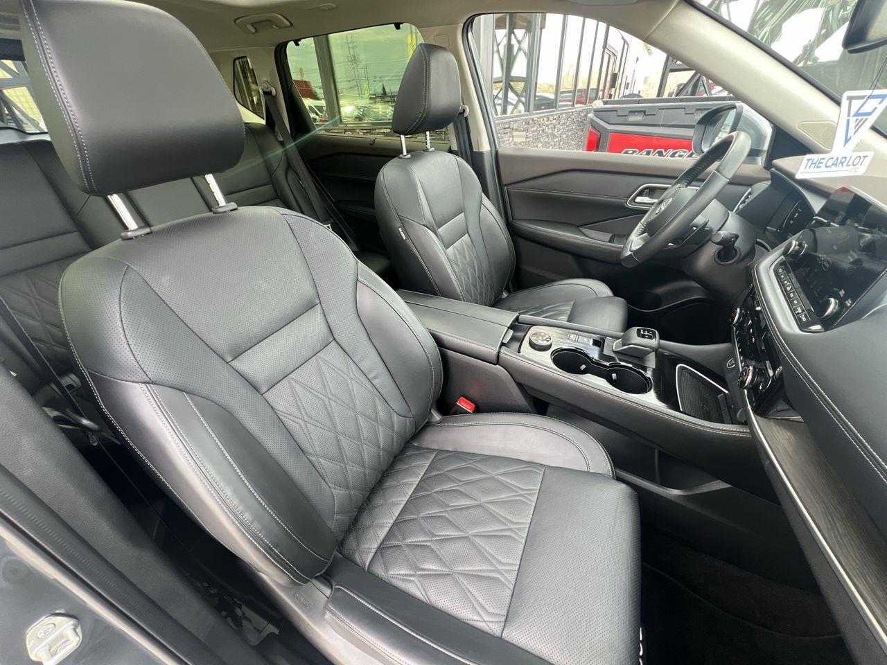 2023 Nissan Rogue Platinum AWD, MOONROOF, HEATED LEATHER SEATS, NAV, CRUISE CONTROL, POWER LIFTGATE, BACK UP CAM, REMOTE START! Photo