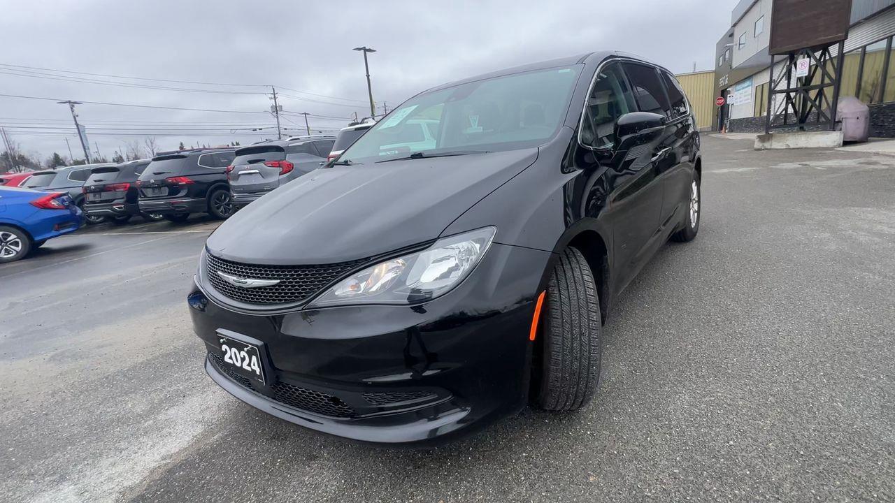 2024 Dodge Grand Caravan SXT 7 PASSENGER, DUAL POWER SLIDING DOORS, HEATED FRONT SEATS, NAV, CRUISE CONTROL, POWER LIFTGATE, BACK Photo3