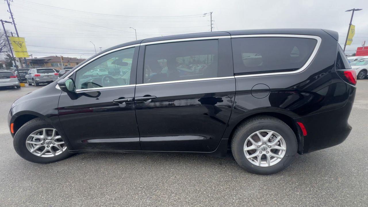 2024 Dodge Grand Caravan SXT 7 PASSENGER, DUAL POWER SLIDING DOORS, HEATED FRONT SEATS, NAV, CRUISE CONTROL, POWER LIFTGATE, BACK Photo