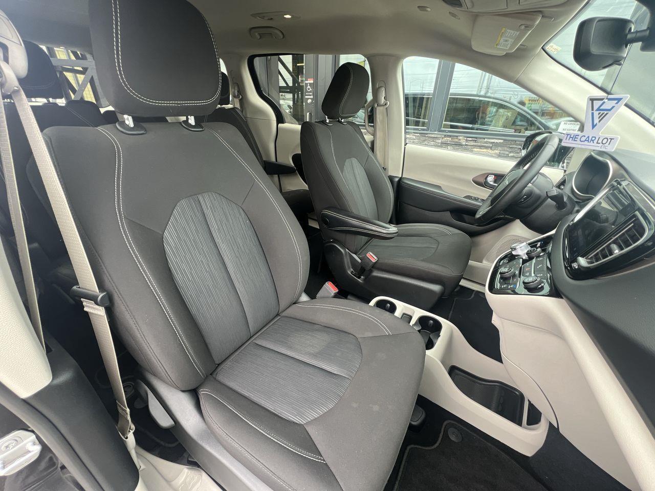 2024 Dodge Grand Caravan SXT 7 PASSENGER, DUAL POWER SLIDING DOORS, HEATED FRONT SEATS, NAV, CRUISE CONTROL, POWER LIFTGATE, BACK Photo