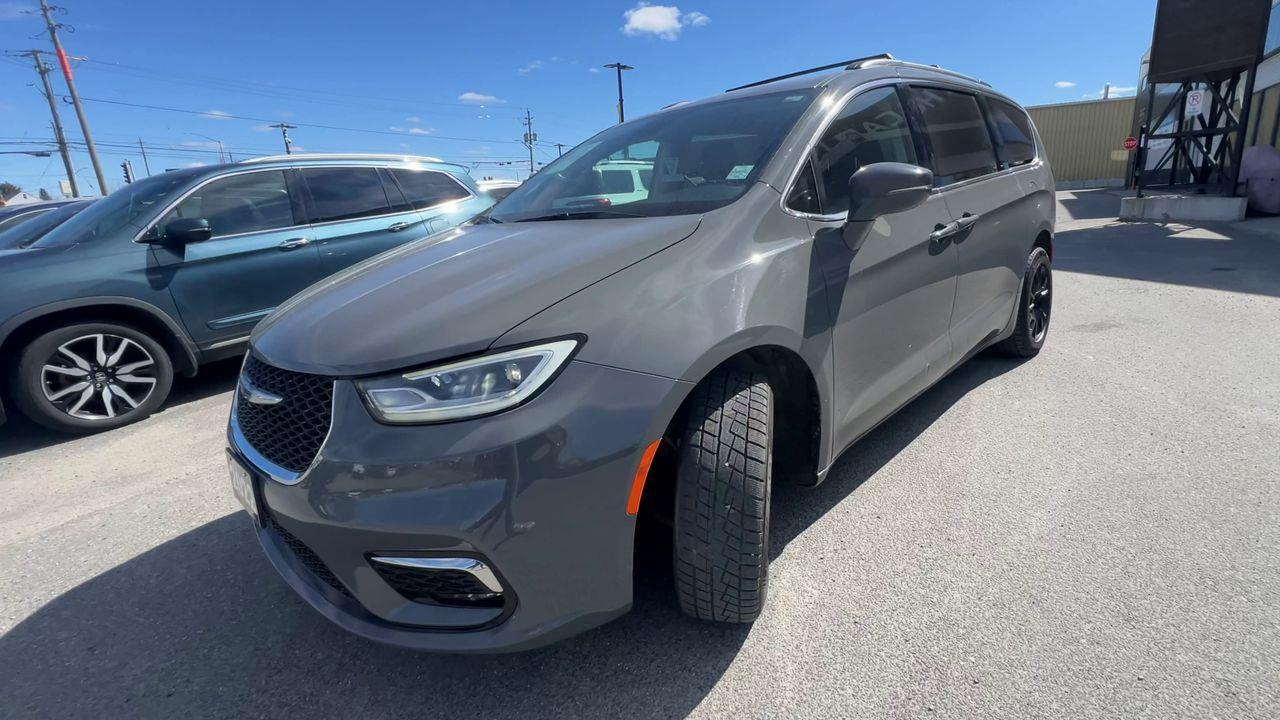 2022 Chrysler Pacifica Touring L AWD, 7 PASSENGER, DUAL POWER SLIDING DOORS, HEATED FRONT SEATS, NAV, CRUISE CONTROL, POWER LIFTGATE, Photo