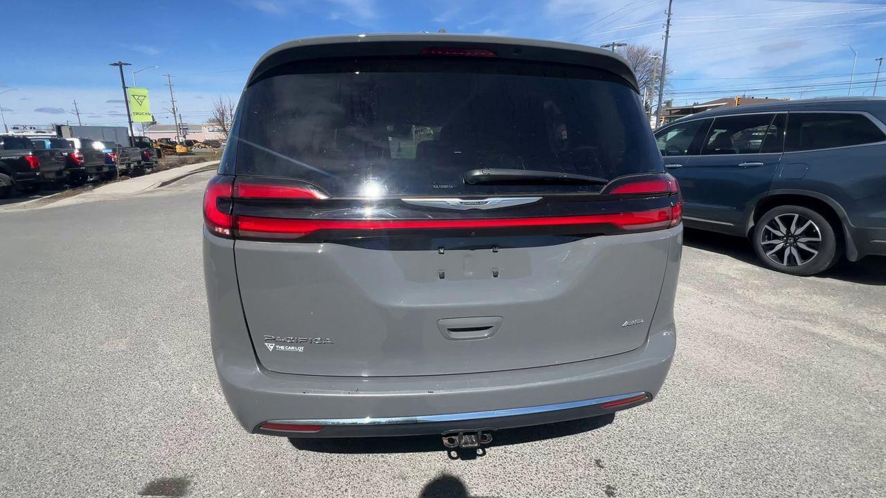 2022 Chrysler Pacifica Touring L AWD, 7 PASSENGER, DUAL POWER SLIDING DOORS, HEATED FRONT SEATS, NAV, CRUISE CONTROL, POWER LIFTGATE, Photo
