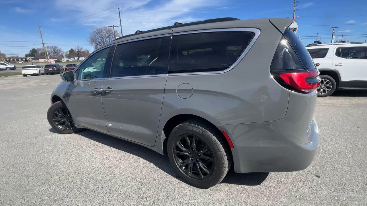 2022 Chrysler Pacifica Touring L AWD, 7 PASSENGER, DUAL POWER SLIDING DOORS, HEATED FRONT SEATS, NAV, CRUISE CONTROL, POWER LIFTGATE, Photo