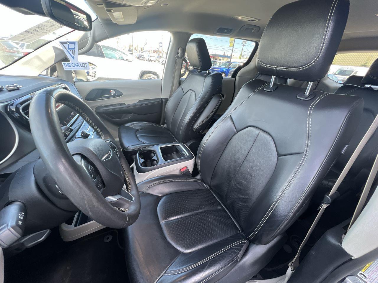 2022 Chrysler Pacifica Touring L AWD, 7 PASSENGER, DUAL POWER SLIDING DOORS, HEATED FRONT SEATS, NAV, CRUISE CONTROL, POWER LIFTGATE, Photo