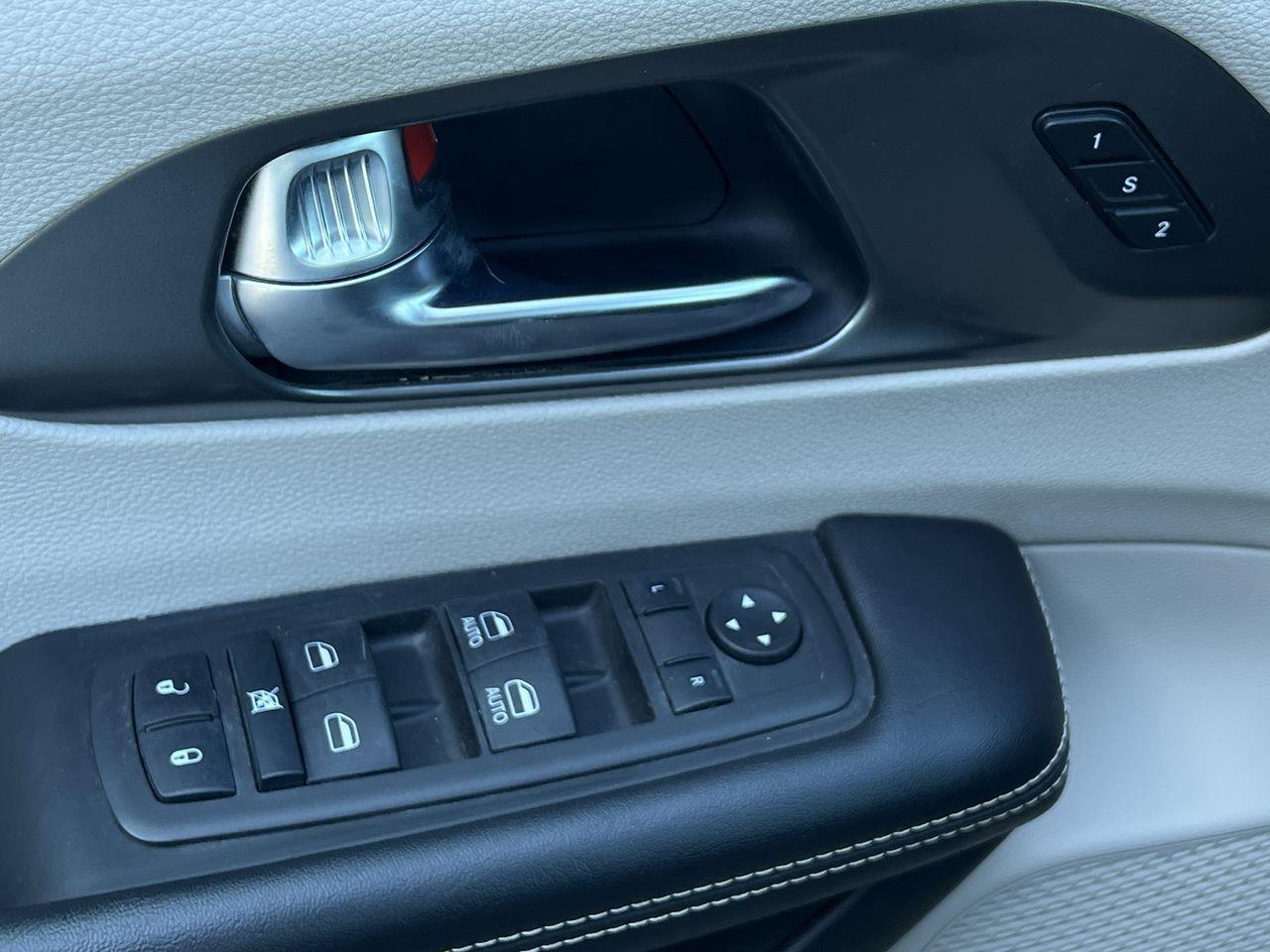 2022 Chrysler Pacifica Touring L AWD, 7 PASSENGER, DUAL POWER SLIDING DOORS, HEATED FRONT SEATS, NAV, CRUISE CONTROL, POWER LIFTGATE, Photo