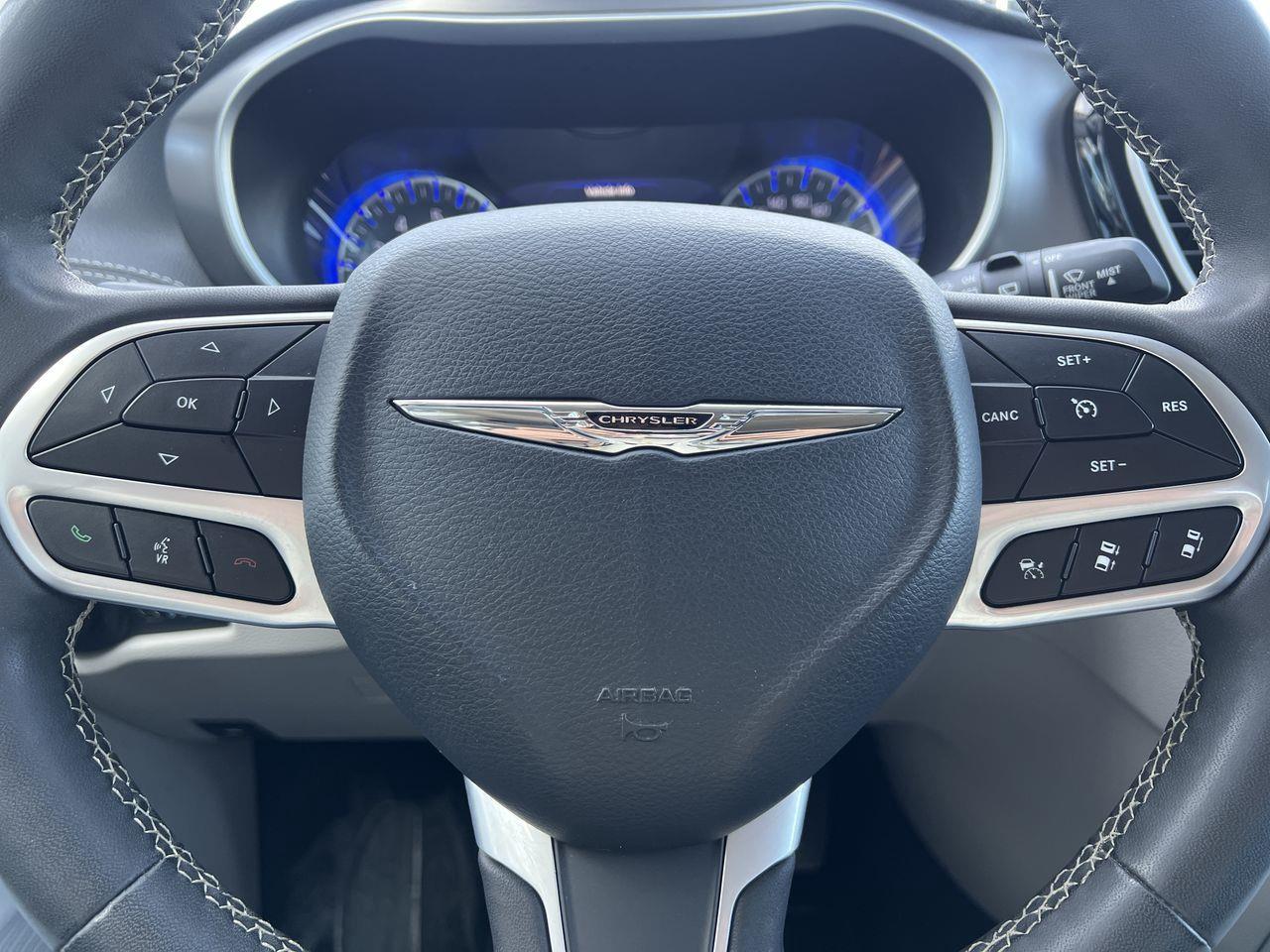 2022 Chrysler Pacifica Touring L AWD, 7 PASSENGER, DUAL POWER SLIDING DOORS, HEATED FRONT SEATS, NAV, CRUISE CONTROL, POWER LIFTGATE, Photo