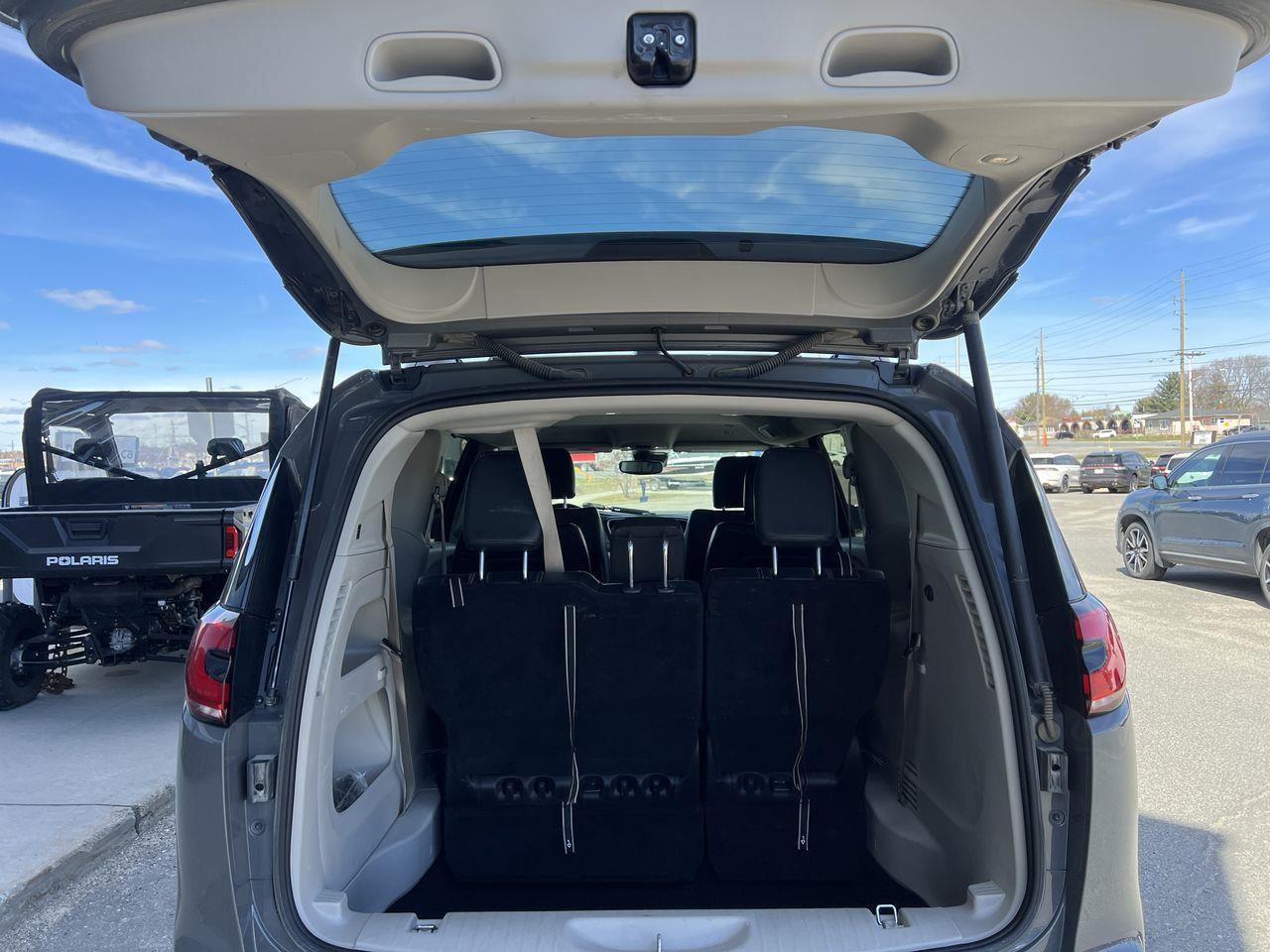 2022 Chrysler Pacifica Touring L AWD, 7 PASSENGER, DUAL POWER SLIDING DOORS, HEATED FRONT SEATS, NAV, CRUISE CONTROL, POWER LIFTGATE, Photo