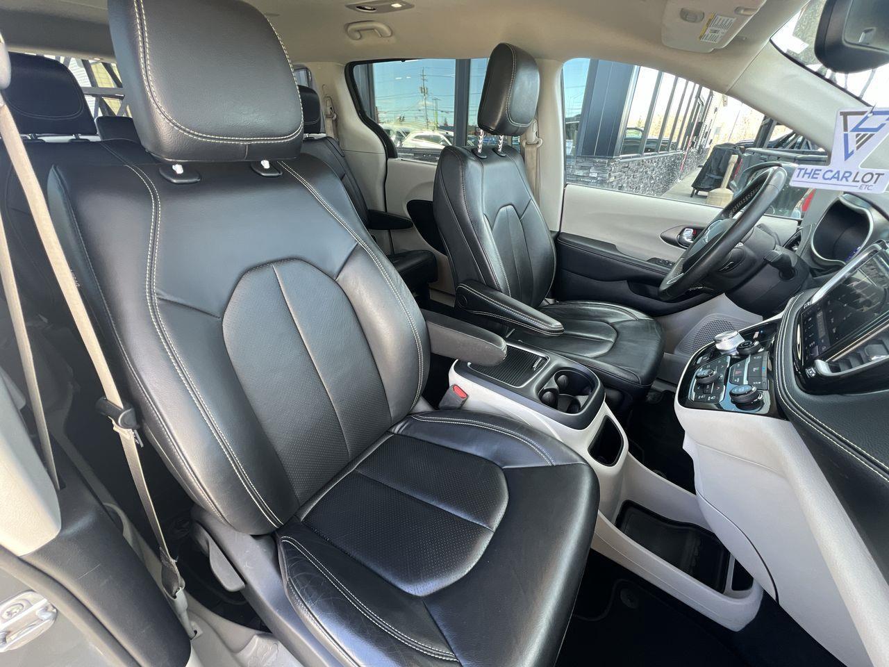 2022 Chrysler Pacifica Touring L AWD, 7 PASSENGER, DUAL POWER SLIDING DOORS, HEATED FRONT SEATS, NAV, CRUISE CONTROL, POWER LIFTGATE, Photo