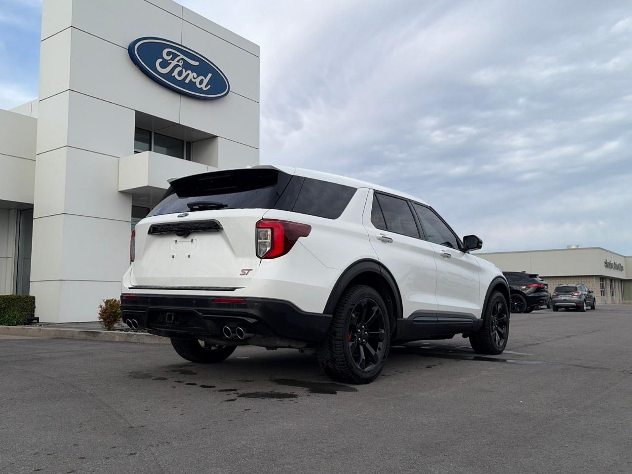 2022 Ford Explorer ST 4WD Photo2