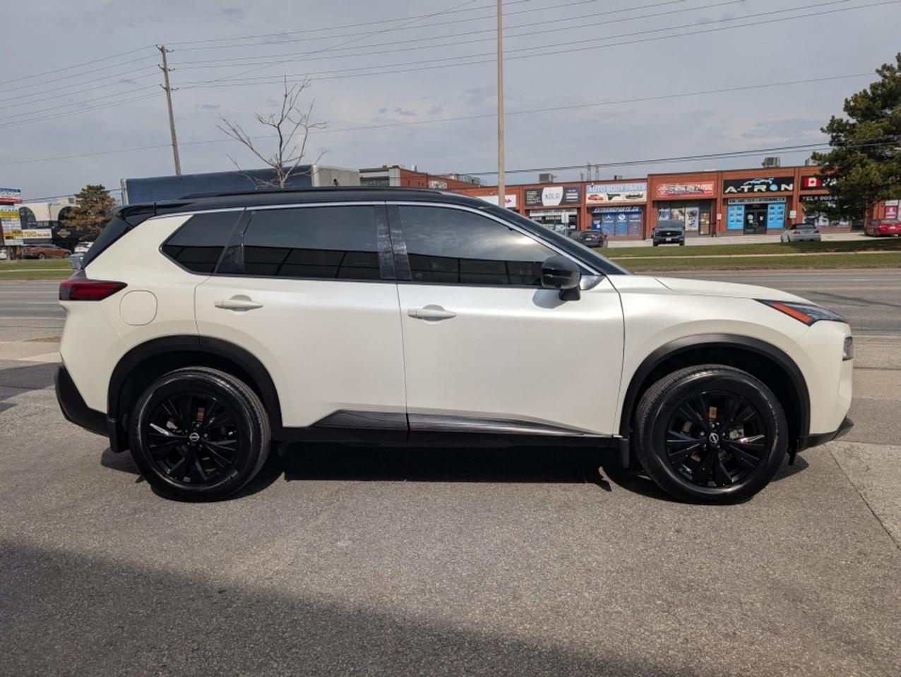 2023 Nissan Rogue SV AWD MIDNIGHT EDITION/ LEATHER/ PANO SUNROOF/ RE - Photo #4