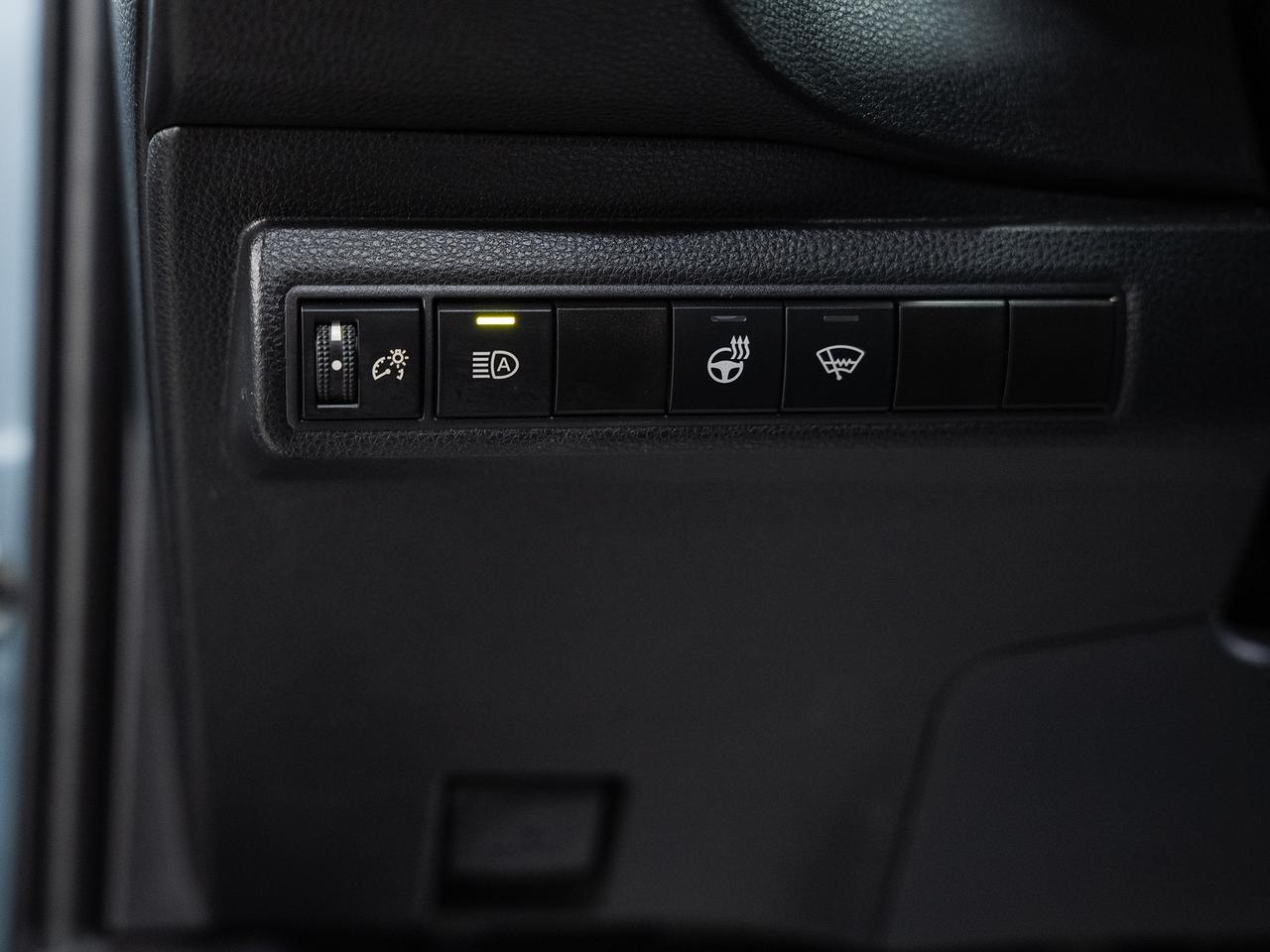 2020 Toyota Corolla XSE | Sunroof | Heated Seats | BSM | CarPlay Photo