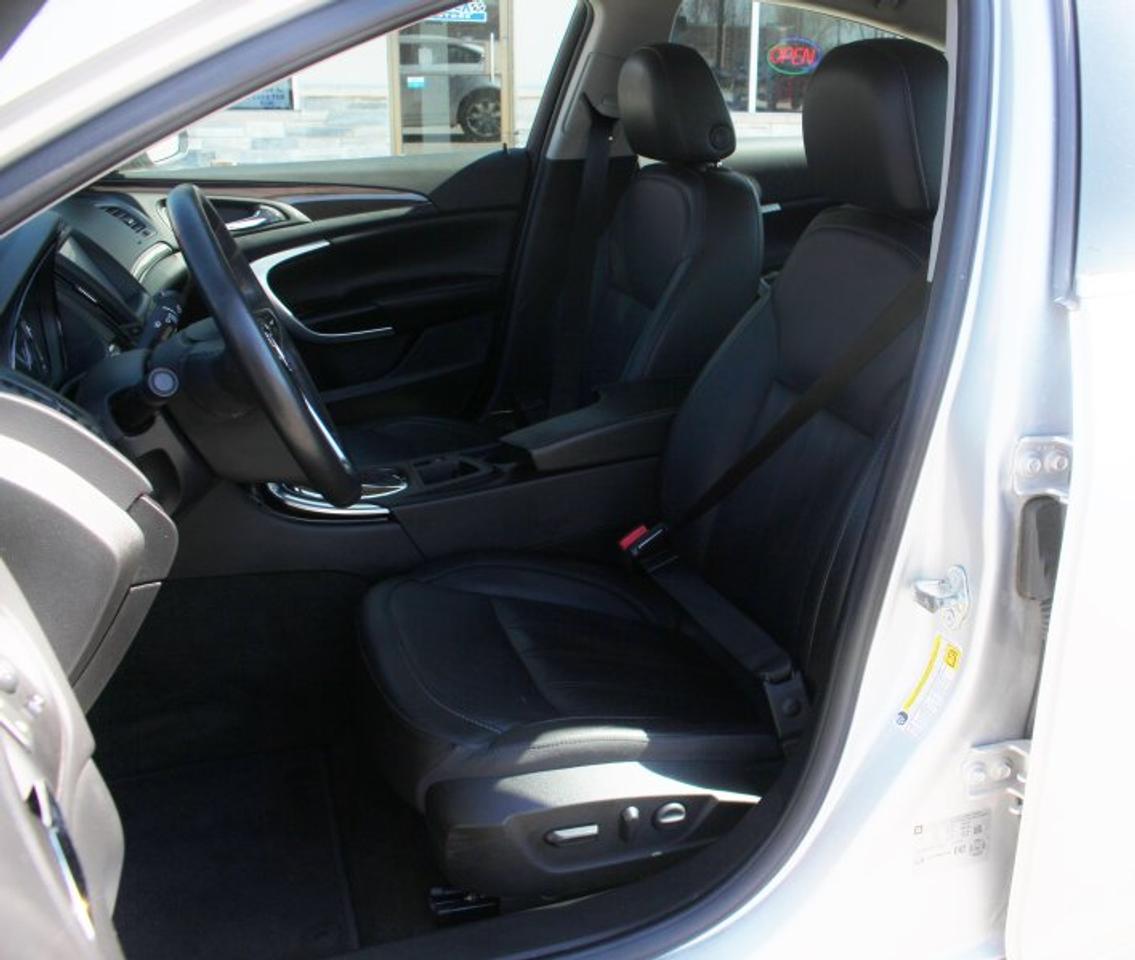2017 Buick Regal Premium I*Low Ks*Heated Leather*Sun Roof*CarPlay Photo
